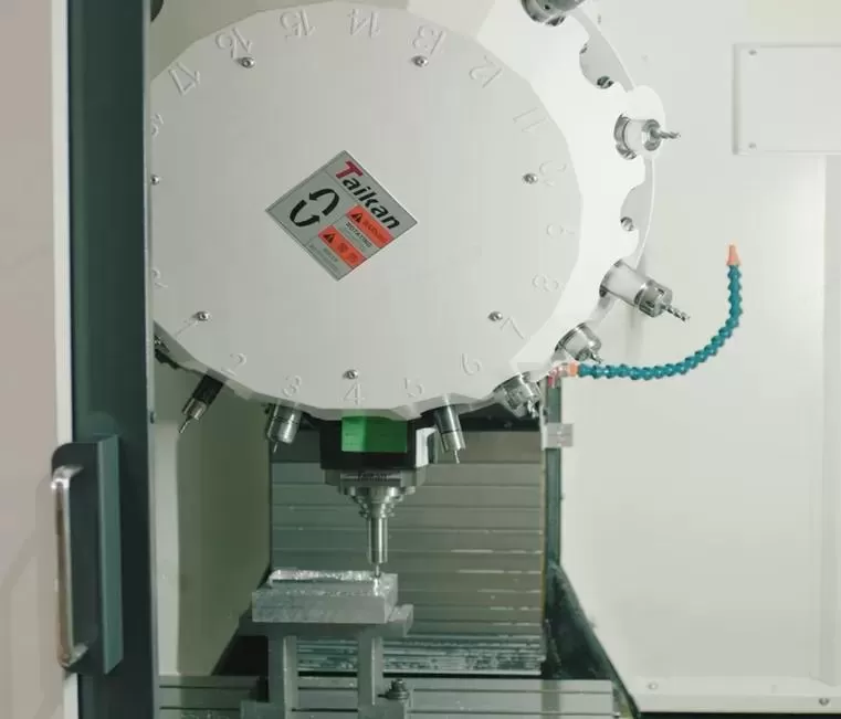 CNC-Bohr- und Fräsbearbeitung CNC-Bohr- und Fräsbearbeitung