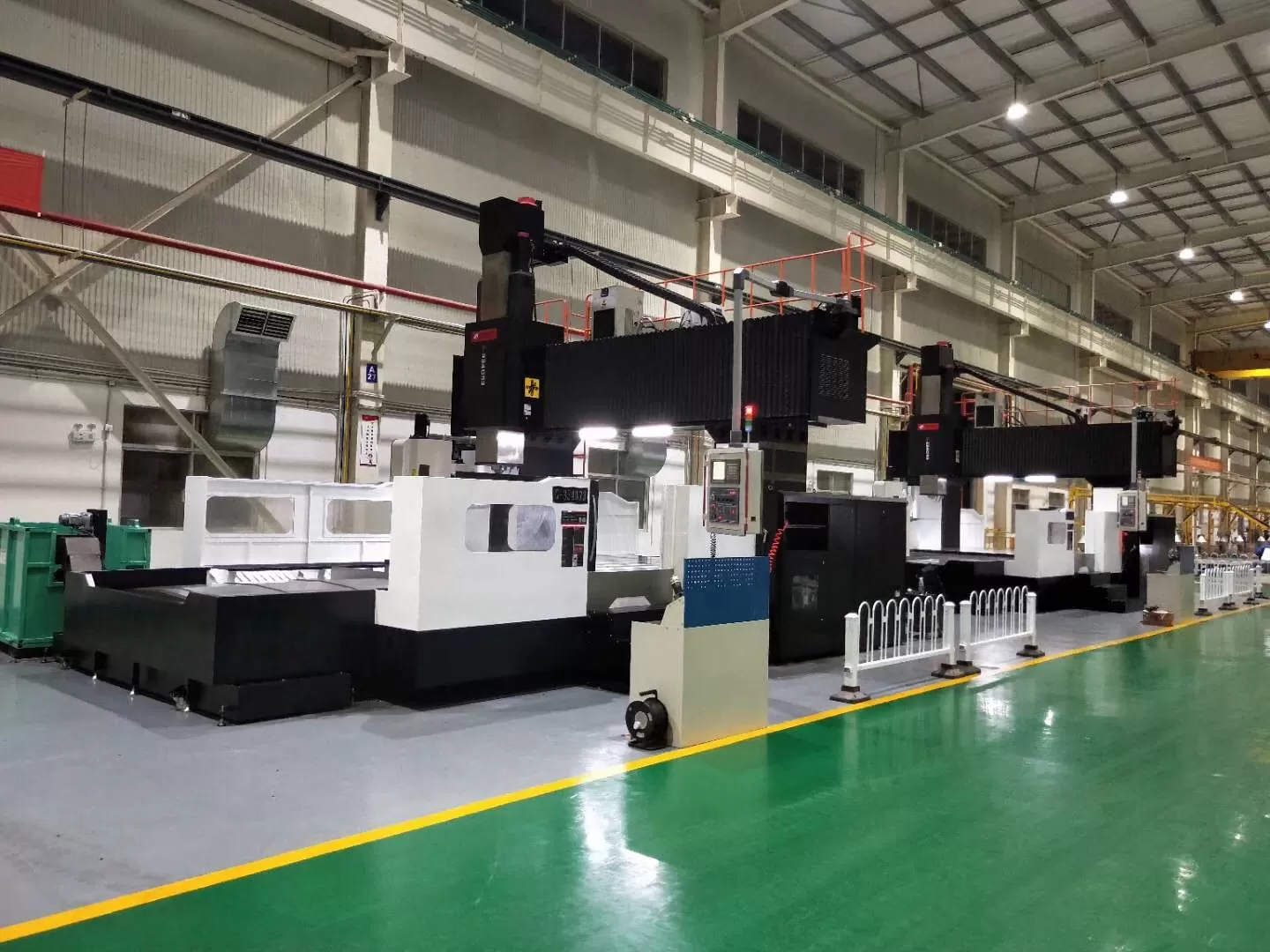 Sechs Spindel kopf konfigurationen für erweiterte Bearbeitungs funktionen